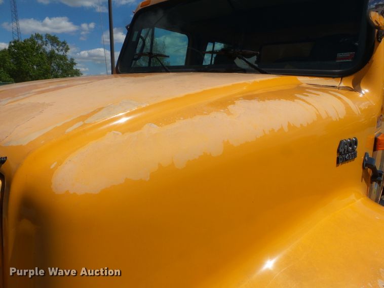 image for item DH7936 2002 International 4900 Crew Cab dump truck