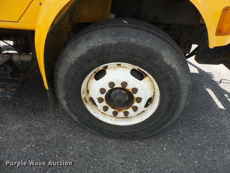 image for item DH7936 2002 International 4900 Crew Cab dump truck