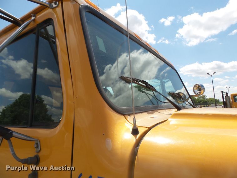 image for item DH7936 2002 International 4900 Crew Cab dump truck