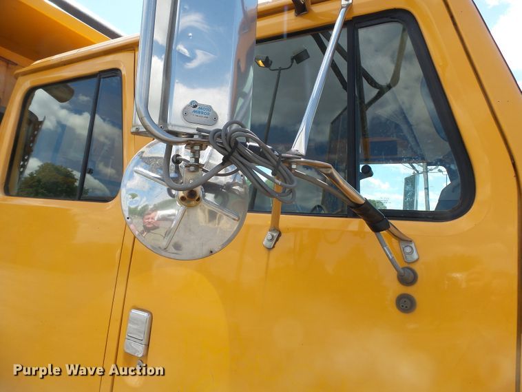 image for item DH7936 2002 International 4900 Crew Cab dump truck