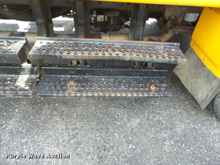 image for item DH7936 2002 International 4900 Crew Cab dump truck