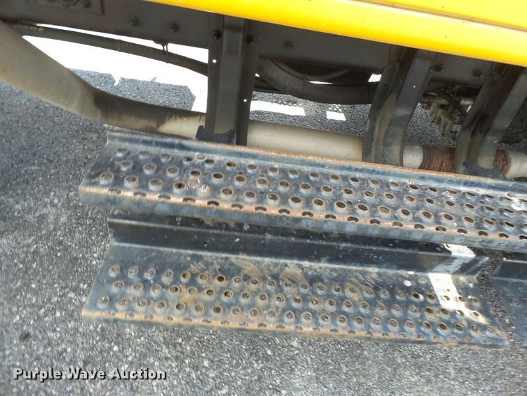 image for item DH7936 2002 International 4900 Crew Cab dump truck