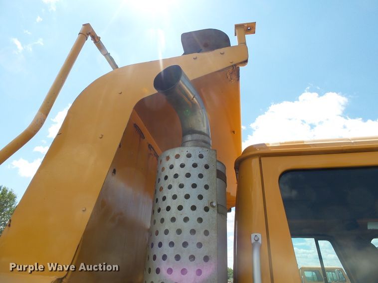 image for item DH7936 2002 International 4900 Crew Cab dump truck