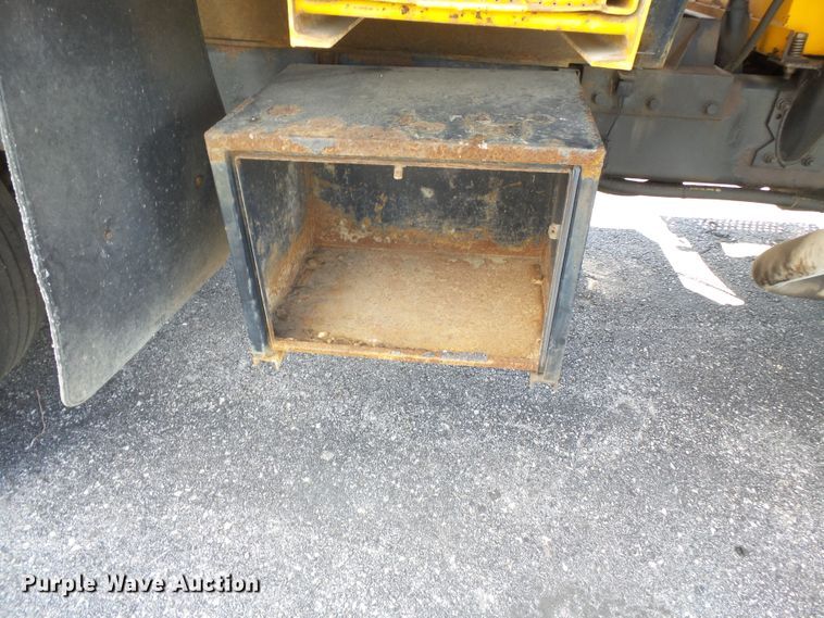 image for item DH7936 2002 International 4900 Crew Cab dump truck