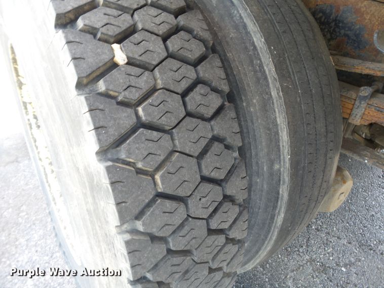 image for item DH7936 2002 International 4900 Crew Cab dump truck