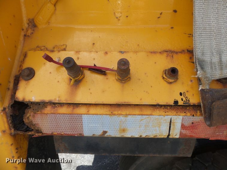 image for item DH7936 2002 International 4900 Crew Cab dump truck