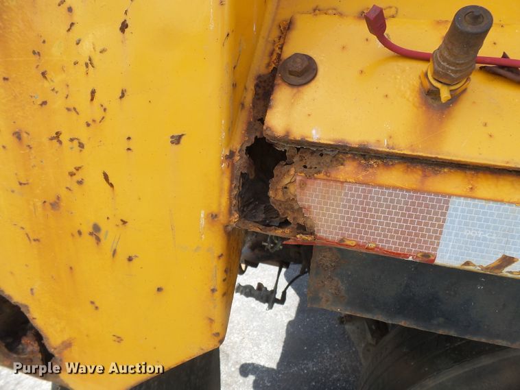 image for item DH7936 2002 International 4900 Crew Cab dump truck