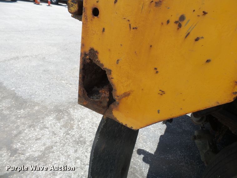 image for item DH7936 2002 International 4900 Crew Cab dump truck