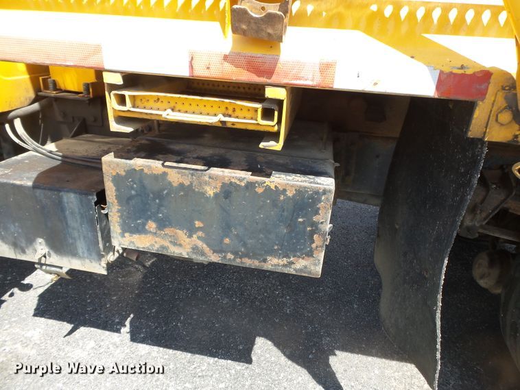 image for item DH7936 2002 International 4900 Crew Cab dump truck