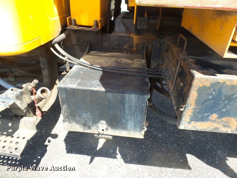 image for item DH7936 2002 International 4900 Crew Cab dump truck