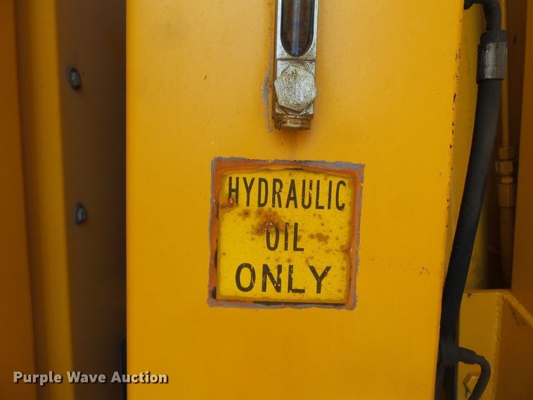 image for item DH7936 2002 International 4900 Crew Cab dump truck