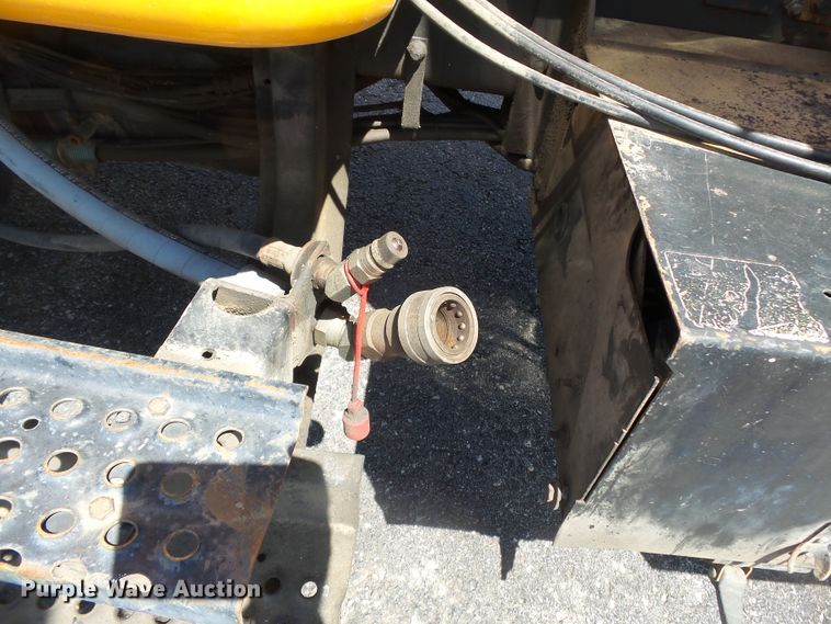 image for item DH7936 2002 International 4900 Crew Cab dump truck