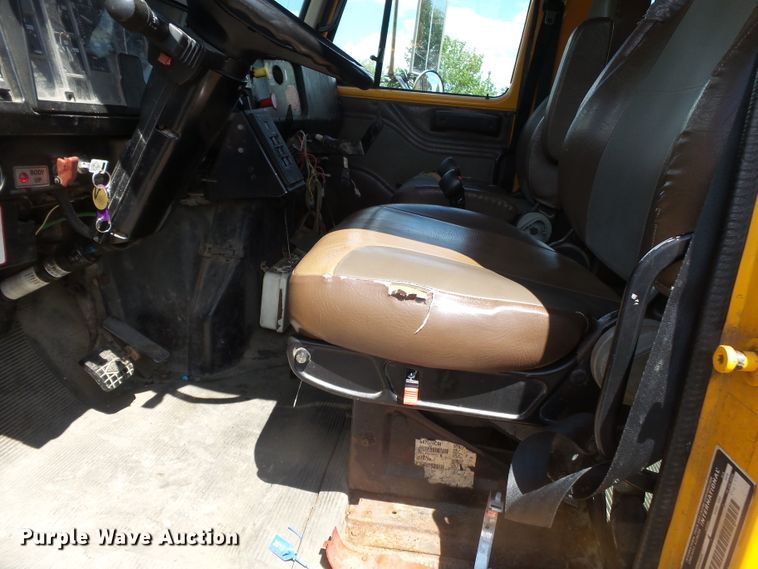 image for item DH7936 2002 International 4900 Crew Cab dump truck