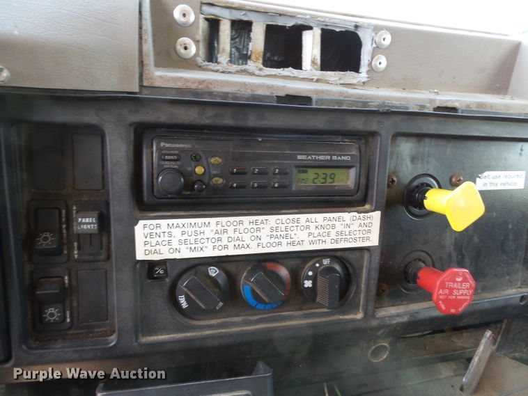 image for item DH7936 2002 International 4900 Crew Cab dump truck