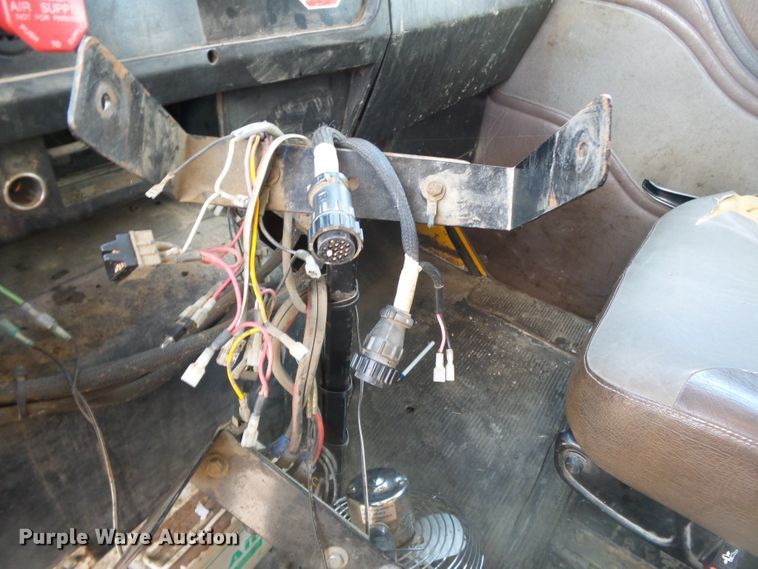 image for item DH7936 2002 International 4900 Crew Cab dump truck