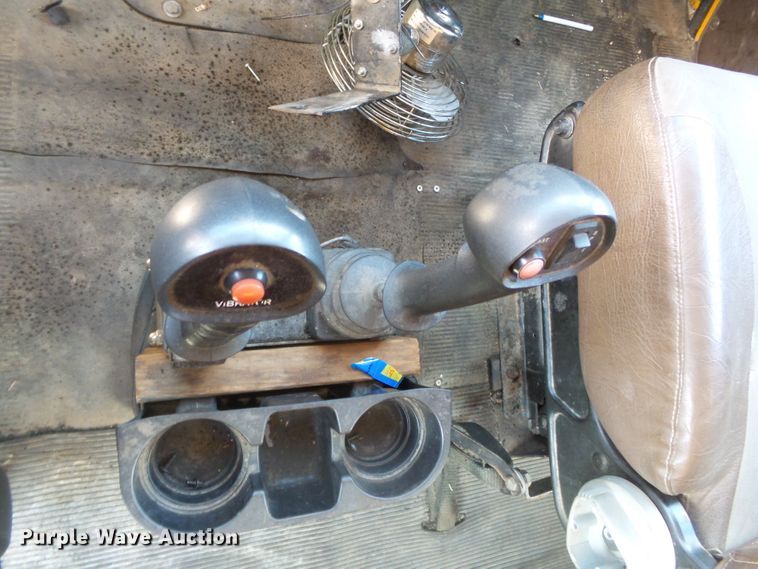 image for item DH7936 2002 International 4900 Crew Cab dump truck