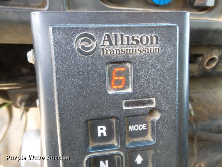 image for item DH7936 2002 International 4900 Crew Cab dump truck