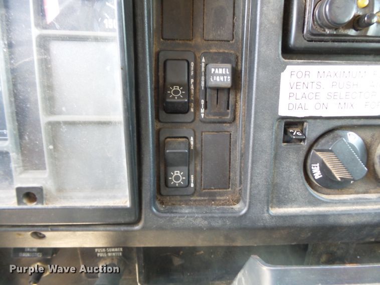 image for item DH7936 2002 International 4900 Crew Cab dump truck