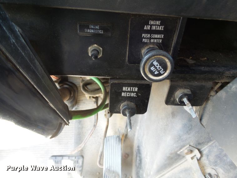 image for item DH7936 2002 International 4900 Crew Cab dump truck