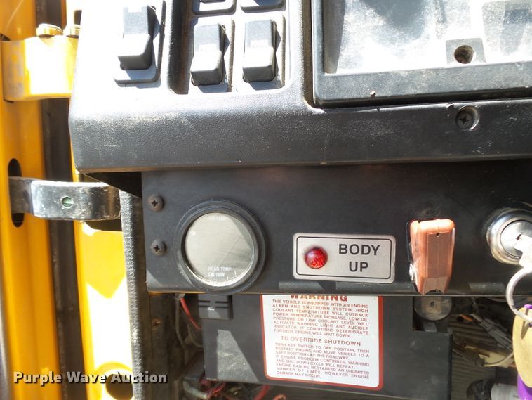 image for item DH7936 2002 International 4900 Crew Cab dump truck