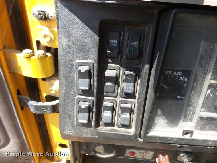 image for item DH7936 2002 International 4900 Crew Cab dump truck