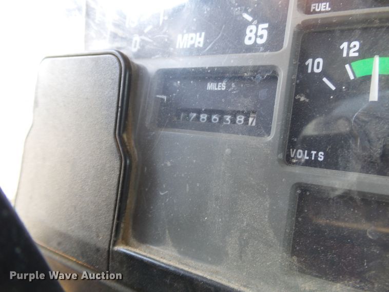 image for item DH7936 2002 International 4900 Crew Cab dump truck