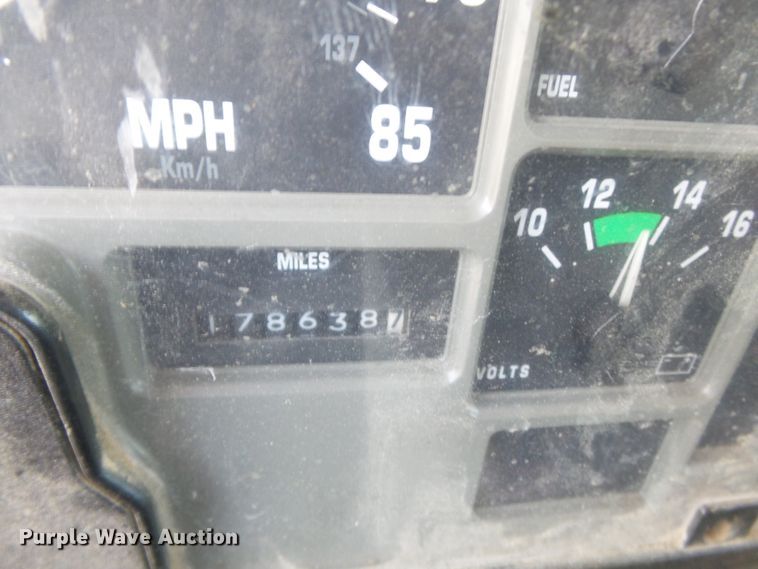 image for item DH7936 2002 International 4900 Crew Cab dump truck