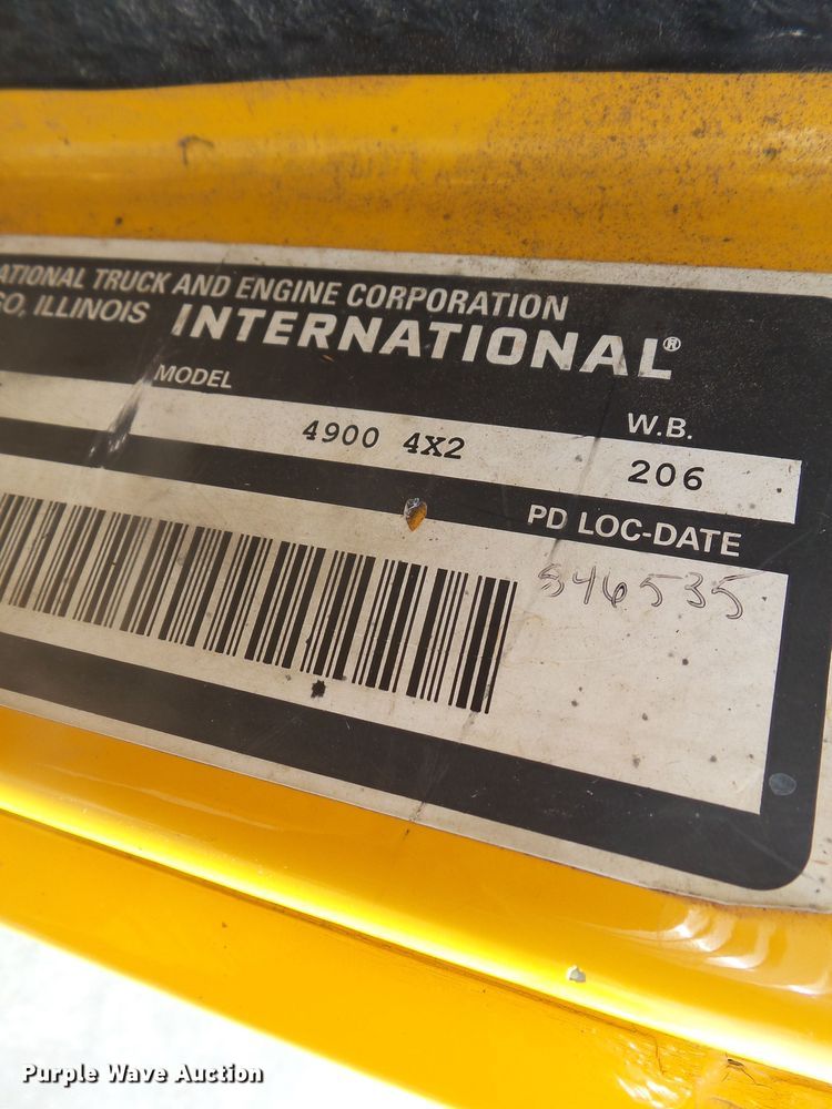 image for item DH7936 2002 International 4900 Crew Cab dump truck