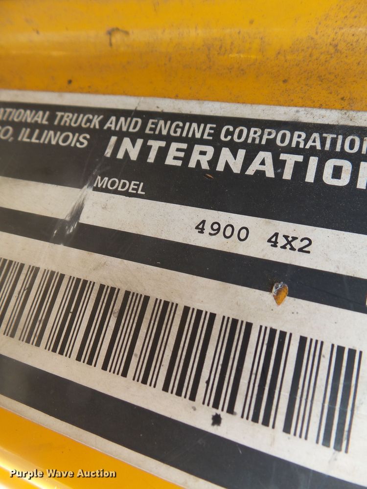 image for item DH7936 2002 International 4900 Crew Cab dump truck