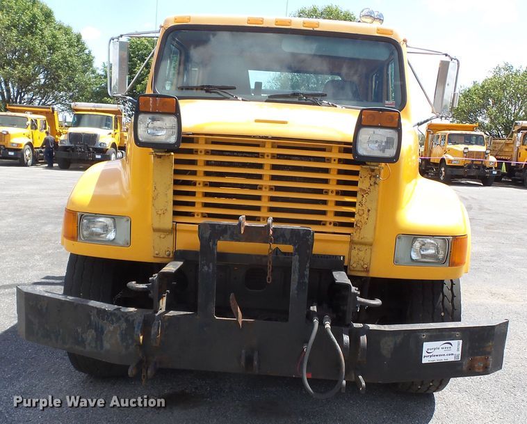 image for item DH7937 2002 International 4900 Crew Cab flatbed truck