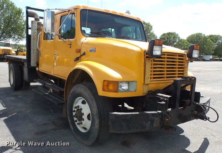 image for item DH7937 2002 International 4900 Crew Cab flatbed truck