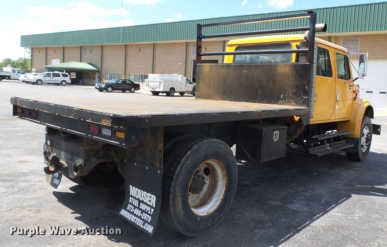 image for item DH7937 2002 International 4900 Crew Cab flatbed truck
