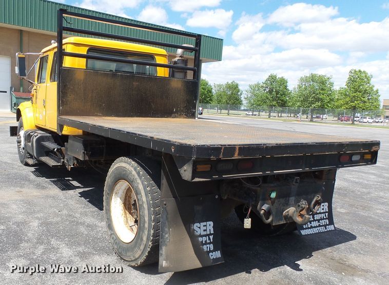 image for item DH7937 2002 International 4900 Crew Cab flatbed truck