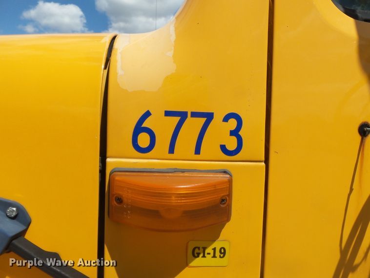 image for item DH7937 2002 International 4900 Crew Cab flatbed truck