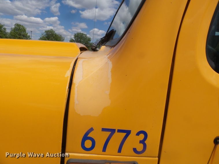 image for item DH7937 2002 International 4900 Crew Cab flatbed truck