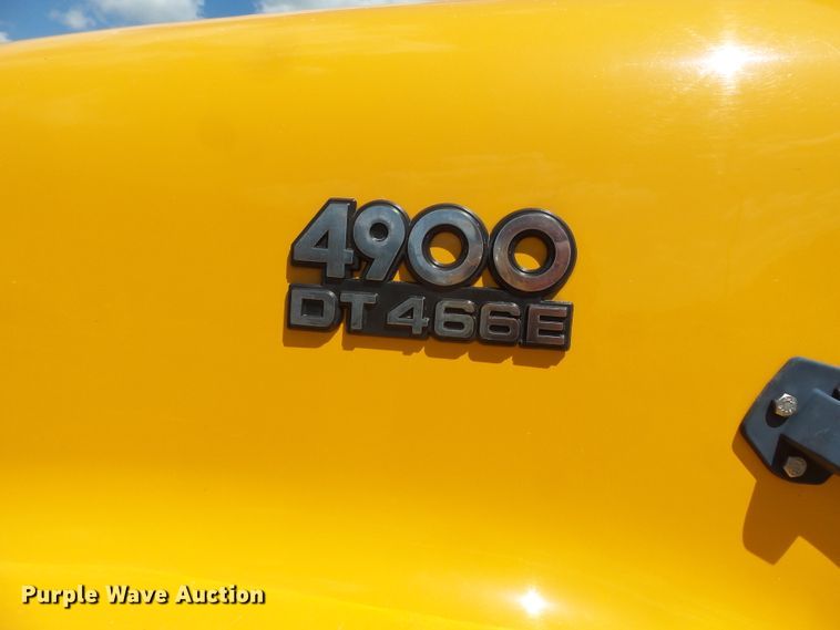 image for item DH7937 2002 International 4900 Crew Cab flatbed truck