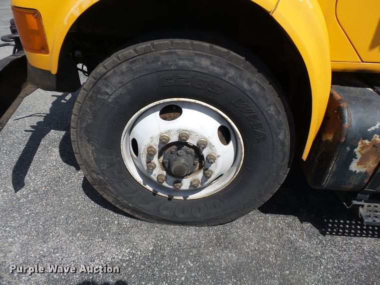 image for item DH7937 2002 International 4900 Crew Cab flatbed truck