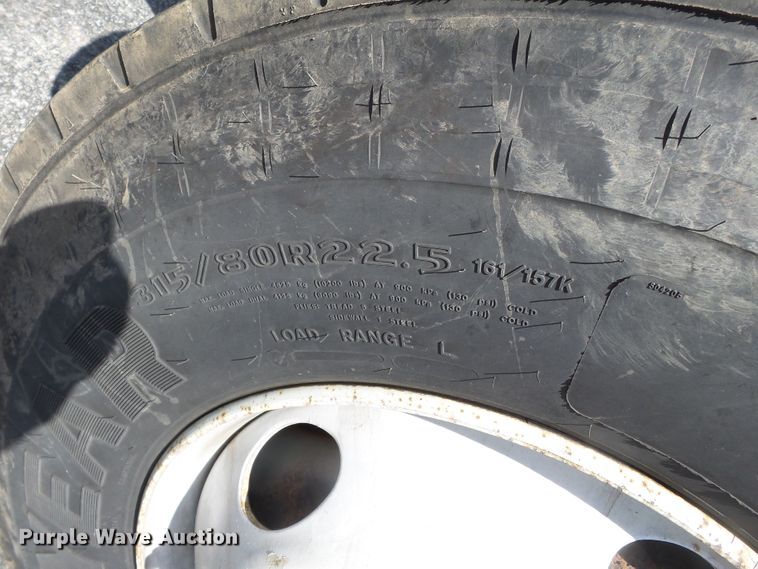 image for item DH7937 2002 International 4900 Crew Cab flatbed truck