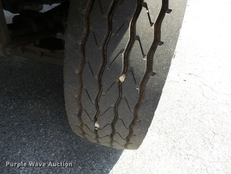 image for item DH7937 2002 International 4900 Crew Cab flatbed truck