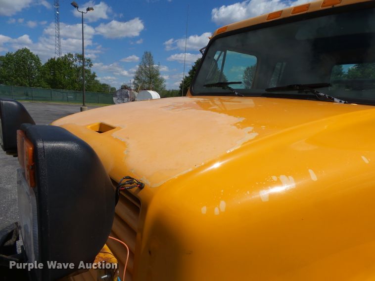 image for item DH7937 2002 International 4900 Crew Cab flatbed truck