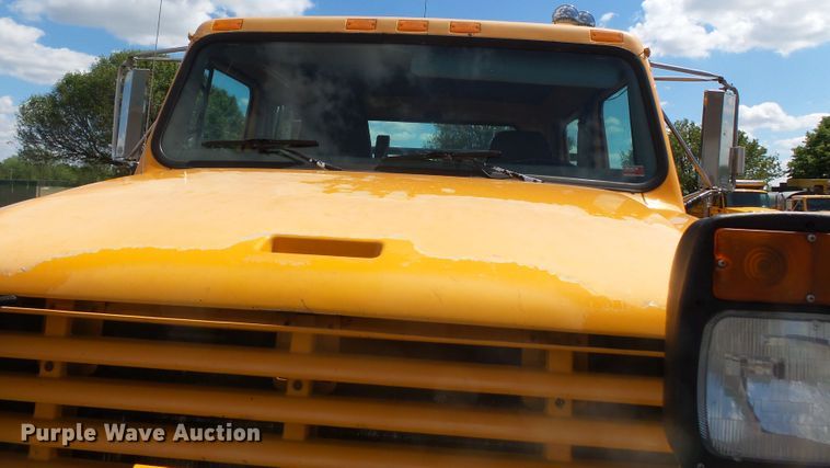 image for item DH7937 2002 International 4900 Crew Cab flatbed truck