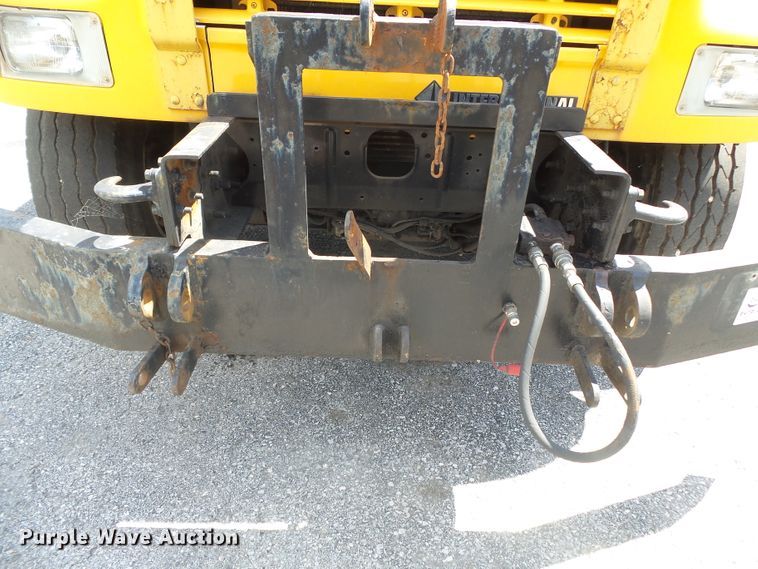 image for item DH7937 2002 International 4900 Crew Cab flatbed truck