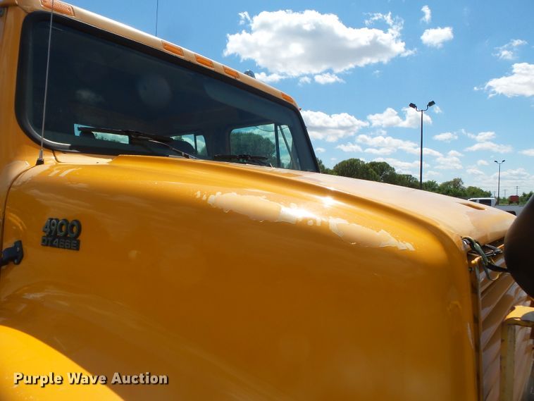 image for item DH7937 2002 International 4900 Crew Cab flatbed truck