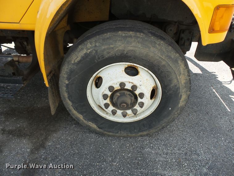 image for item DH7937 2002 International 4900 Crew Cab flatbed truck