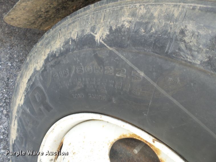 image for item DH7937 2002 International 4900 Crew Cab flatbed truck