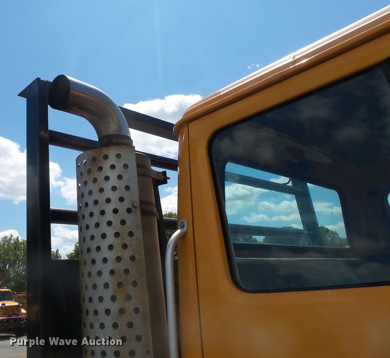 image for item DH7937 2002 International 4900 Crew Cab flatbed truck