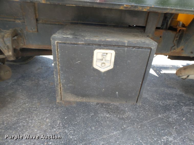 image for item DH7937 2002 International 4900 Crew Cab flatbed truck