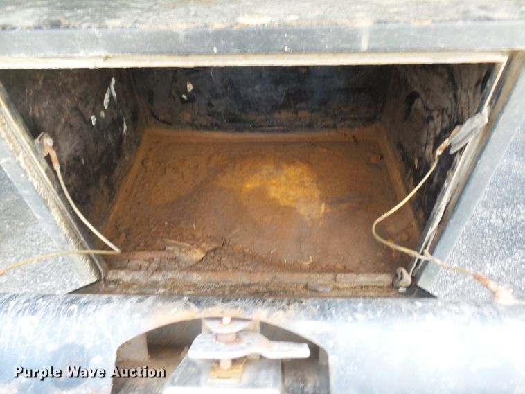 image for item DH7937 2002 International 4900 Crew Cab flatbed truck