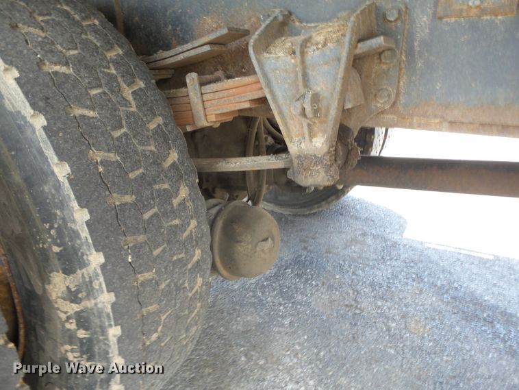 image for item DH7937 2002 International 4900 Crew Cab flatbed truck