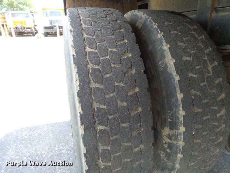 image for item DH7937 2002 International 4900 Crew Cab flatbed truck